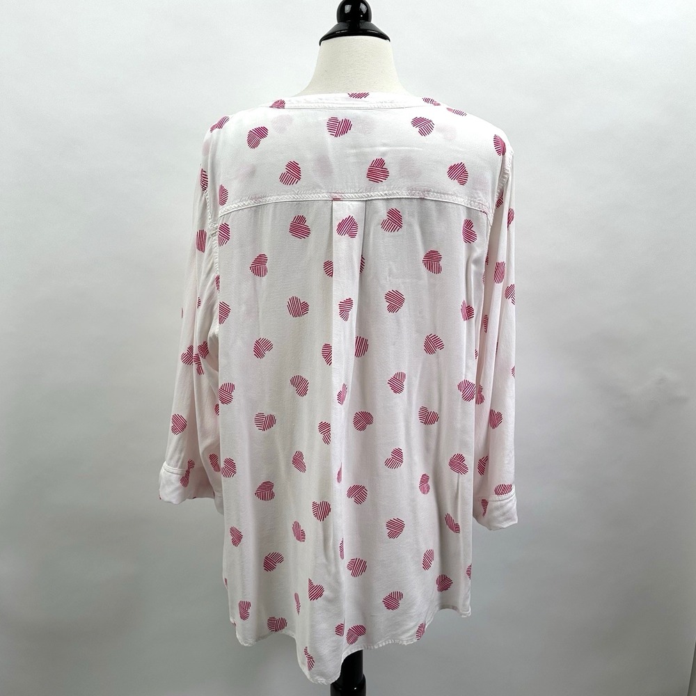Torrid Harper Challis Blouse 3X 22/24 Hatch Hearts Cloud Dancer Roll Tab Top - Picture 8 of 14